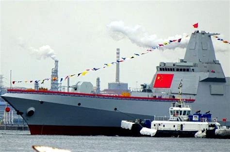 中国2艘055型万吨级驱逐舰在大连同时下水--图片频道--人民网