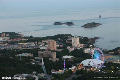 中国最美海滩之一大连棒棰岛海滩。沙质洁白细柔，海水清澈，真美