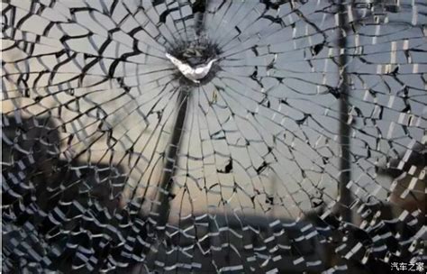 汽车玻璃有小裂纹怎么办 汽车前挡风玻璃出现小裂痕怎么处理 ...