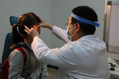 复旦大学附属眼耳鼻喉科医院与光正眼科集团成立眼健康实验室
