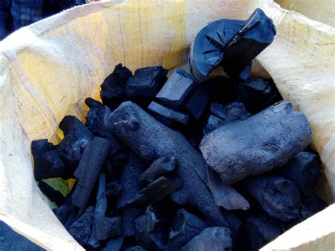 厂家高温果木炭批发 家用野炊木炭烧烤炭 户外耐烧烤火木炭取暖-阿里巴巴