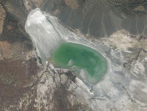 美国NASA卫星对准中哈边境：我国新疆这个大湖差点重演咸海悲剧