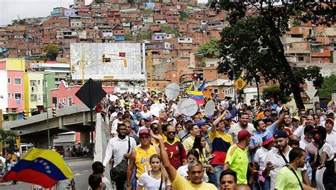 委内瑞拉爆发大规模游行 上百万民众要求总统下台|界面新闻 · 天下