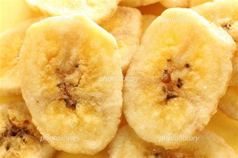 バナナチップスとバナナ背景茶 写真素材 [ 4699965 ] - フォトライブラリー photolibrary
