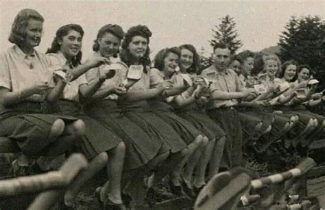 老照片直击二战时真实的纳粹女兵 - 派谷照片修复翻新上色
