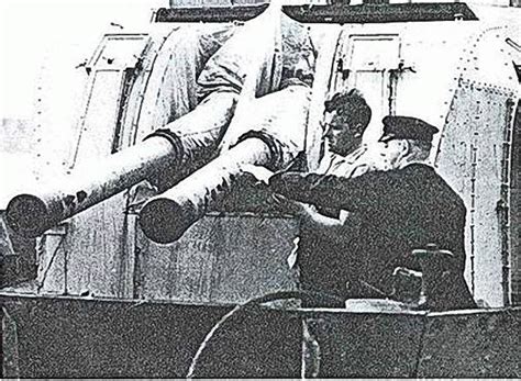 七十年前的今天，解放军炮兵吊打英国皇家海军_凤凰网