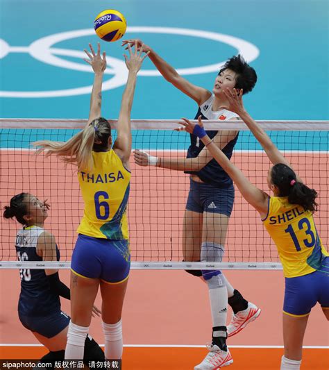 中国女排1比3不敌巴西队，无缘军运会冠军，连续三届遗憾摘银 | 北晚新视觉