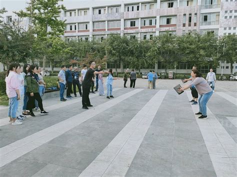 亳州学院美术系举办教职工“庆双节”趣味运动会