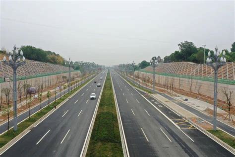 四川打造的高速公路，规划双向四车道，平均每公里造价1.33亿-搜狐大视野-搜狐新闻