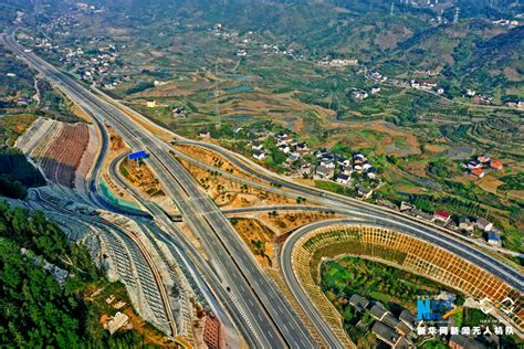 重庆市城市天线和繁忙的高速公路高清图片下载-正版图片505848222-摄图网