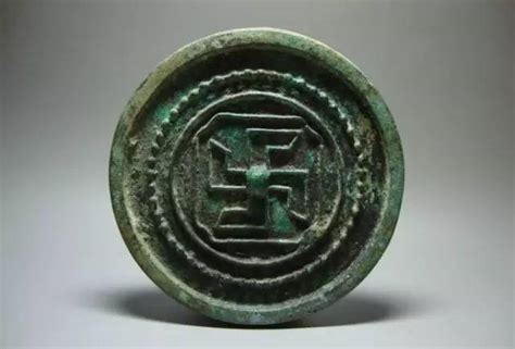 中国传统“卍”字纹在器物上的表现