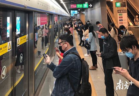 深圳地铁客流持续回升，部分车站高峰实施管控 建议乘客错峰出行_读特新闻客户端