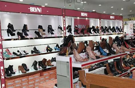 Manolo Blahnik：女鞋界的奢华之选及其品牌加盟优势_鞋业资讯_招商信息 - 中国鞋网