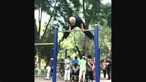 90岁爷爷锻炼成狂，甩鞭舞龙全拿手_梨郑州-梨视频官网-Pear Video