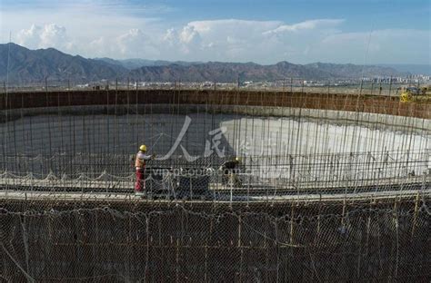 内蒙古呼和浩特：金山热电厂二期工程间接空冷塔施工有序进行-人民图片网