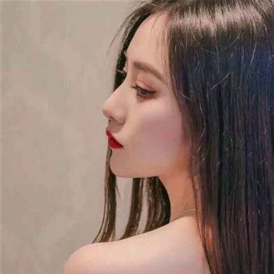 非主流露肩头像