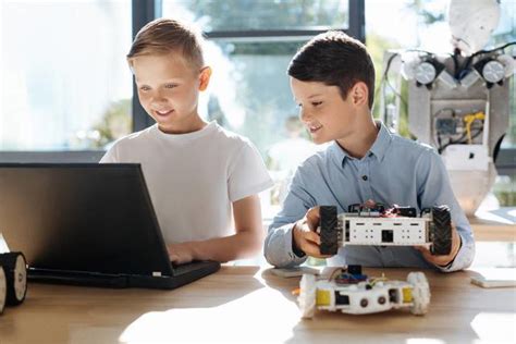 儿童机器人编程培训课难吗？适合多大的孩子学-克乐思科技教育