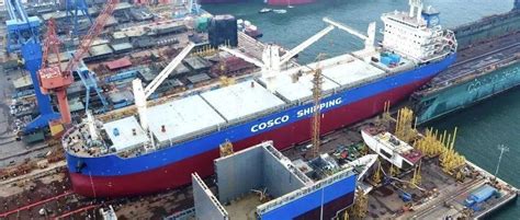 大连中远海运重工62000吨多用途纸浆船一船下水一船铺底_船台_搭载_项目