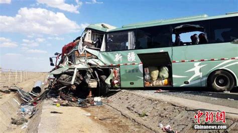 高清：新疆一大客车甘肃境内发生车祸已致13人死亡【4】--旅游频道_权威全面报道旅游--人民网