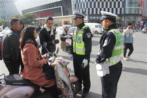 郑州交警三大队开展非机动车及行人交通违法整治行动 - 河南一百度