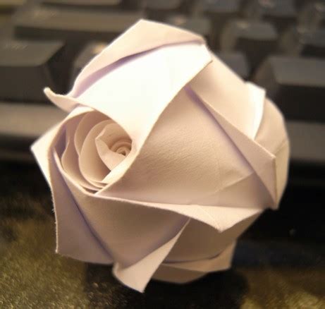 用纸折玫瑰花的方法 惊艳最简单的玫瑰花折法[含视频]╭★肉丁网