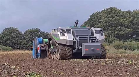 用造汽车思维造农机——县级市团队的智能农机走出国门_凤凰网视频_凤凰网