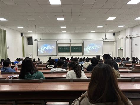 学院组织观看影片《李学生》-河南开封科技传媒学院