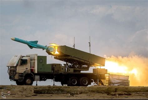 伊朗高调展示两种新型中程导弹，射程覆盖以色列 _凤凰网