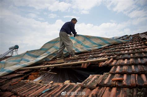 现场直击武汉龙卷风：定为EF2级龙卷风 已致8死230伤|武汉市_新浪新闻