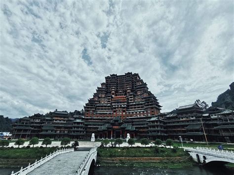 负债400亿！建中国最壕“烂尾楼”，高99.9米，被誉为“天下第一”，却成最大废墟..._凤凰网