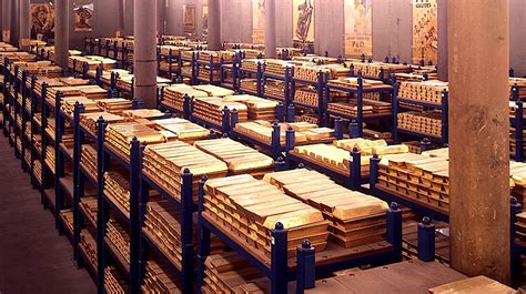 中国的600吨黄金还在国外，美国1.6亿灌水，黄金可能涨至1万美元 - 知乎