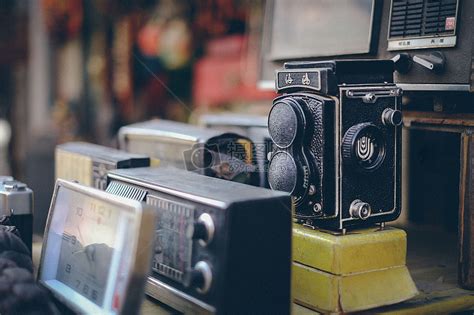 古玩市场里的古董相机 古董收音机高清图片下载-正版图片500342202-摄图网