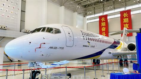 中国喷气式支线客机ARJ21首次交付海外 迈出商业运营新步伐