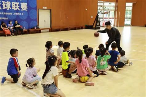 让更多孩子尽享篮球乐趣，湖北篮协举办公益训练营_东方体育
