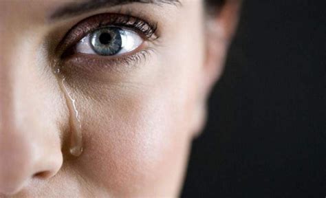 为什么眼泪是咸的,为什么眼泪会刺痛眼睛-热聚社