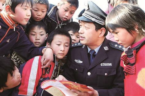 鼎城：交通安全教育从娃娃抓起 开展幼儿园小朋友进警营活动_警务动态_要闻动态_常德市公安局
