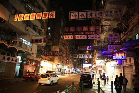 香港的夜市，我最热衷于的两个地方要属庙街和鸭寮街桂林街一带