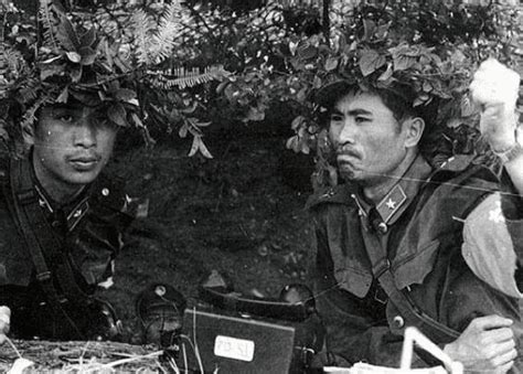 越军春节发动攻势，解放军尖刀班杀出一条血路，40年后老兵重聚_凤凰网