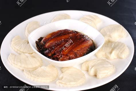 梅菜扣肉带饼,中国菜系,食品餐饮,摄影素材,汇图网www.huitu.com