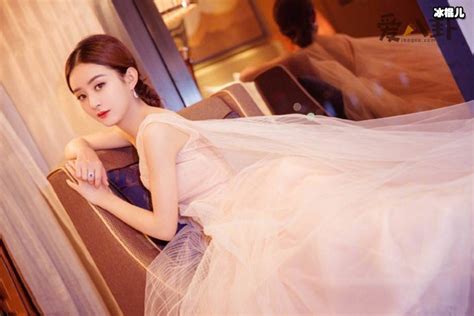 《中餐厅》宣传片上线，赵丽颖仙气飘飘，面容娇嫩似18岁少女__财经头条