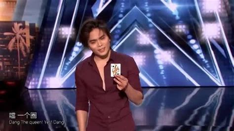 美国达人秀，华人魔术师出神入化的纸牌魔术燃爆全场
