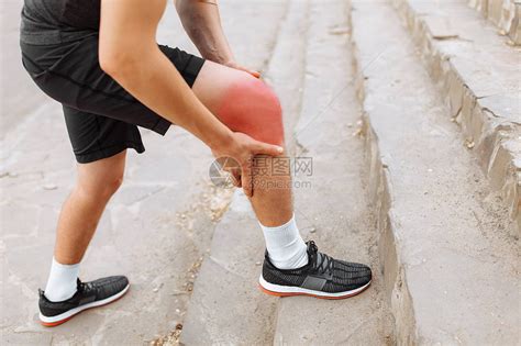 跑步时腿部疼痛膝盖和高清图片下载-正版图片503538137-摄图网
