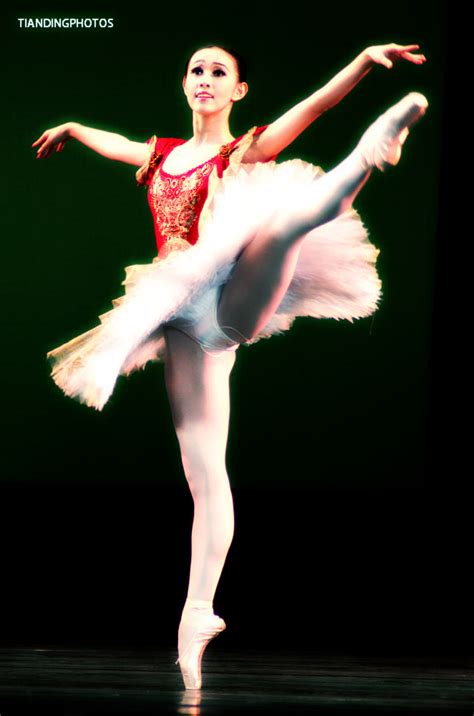 《舞蹈》芭蕾舞剧最美版《吉赛尔》幽灵女王出场，缥缈孤鸿影，最美芭蕾
