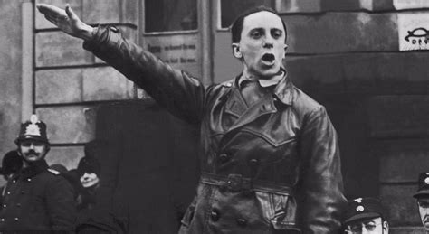 希特勒的罕见老照片，霸气盖天，最后一张却是不归路|希特勒|皮衣|纳粹礼_新浪新闻