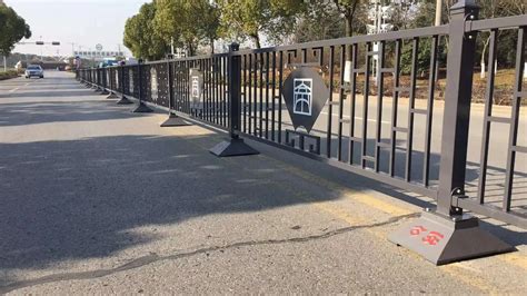 市政护栏马路公路交通防护栏城市人行道防撞隔离栅栏交通道路护栏-阿里巴巴
