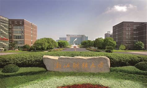 江汉大学文理学院是几本怎么样？宿舍环境好吗？一年学费是多少？