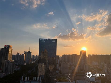南宁现绝美朝阳和夕阳-广西高清图片-中国天气网