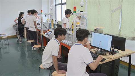 为乡村学校打开人工智能的“窗户”，广州的人工智能教育：平台托底，以生为本