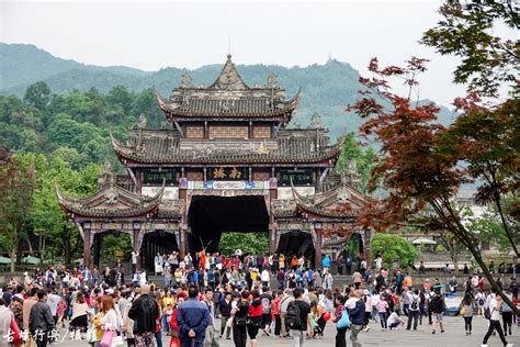 “五一”节，都江堰南桥广场处处是景-走遍四川-麻辣社区