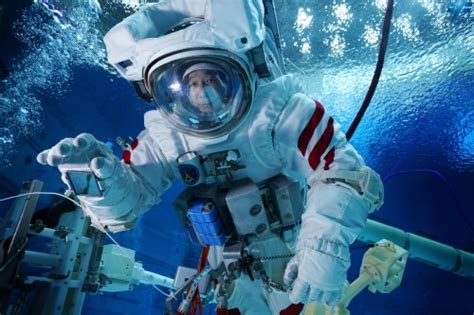 欧洲宇航局的宇航员在水下进行训练-宇航员是怎样炼成的 探秘NASA浮力实验室套图-第4张